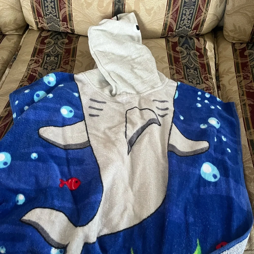 Toddler Hooded Shark Towel - Picture 2 of 5